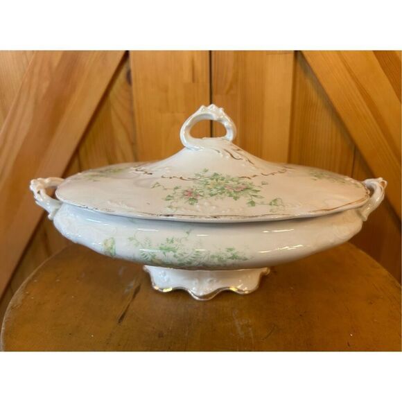 Vintage oval dish, footed handles lid floral gold etching (8726) - Picture 3 of 15